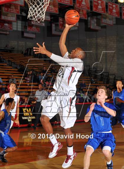 Thumbnail 1 in Windward vs. JSerra Catholic (Nike Extravaganza) photogallery.
