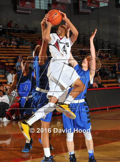 Thumbnail 3 in Windward vs. JSerra Catholic (Nike Extravaganza) photogallery.