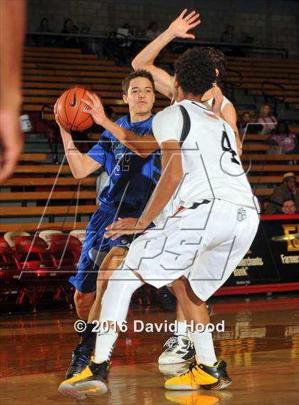 Thumbnail 2 in Windward vs. JSerra Catholic (Nike Extravaganza) photogallery.