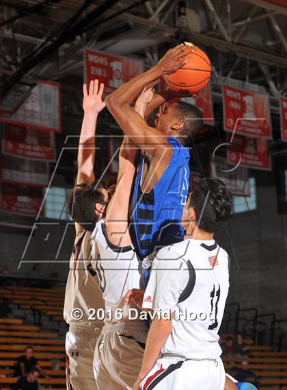Thumbnail 1 in Windward vs. JSerra Catholic (Nike Extravaganza) photogallery.