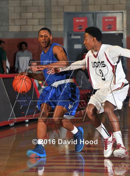 Thumbnail 2 in Windward vs. JSerra Catholic (Nike Extravaganza) photogallery.