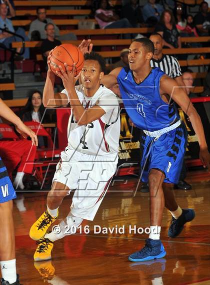 Thumbnail 2 in Windward vs. JSerra Catholic (Nike Extravaganza) photogallery.