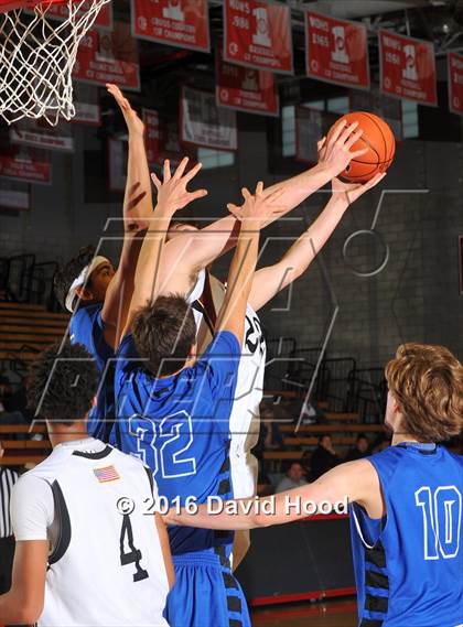 Thumbnail 3 in Windward vs. JSerra Catholic (Nike Extravaganza) photogallery.