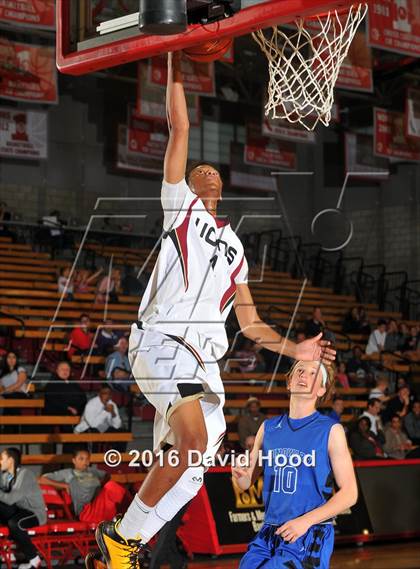 Thumbnail 3 in Windward vs. JSerra Catholic (Nike Extravaganza) photogallery.