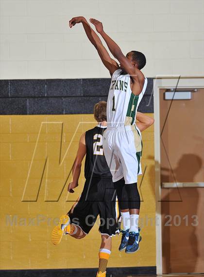 Thumbnail 2 in Aurora Central vs. Arapahoe (Rock Canyon Winter Classic) photogallery.