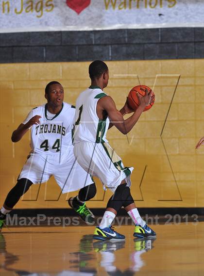 Thumbnail 2 in Aurora Central vs. Arapahoe (Rock Canyon Winter Classic) photogallery.