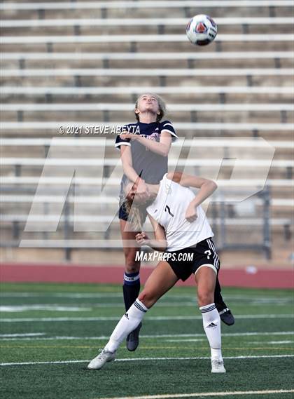 Thumbnail 3 in Kent Denver vs Jefferson Academy (CHSAA 3A Semifinal) photogallery.