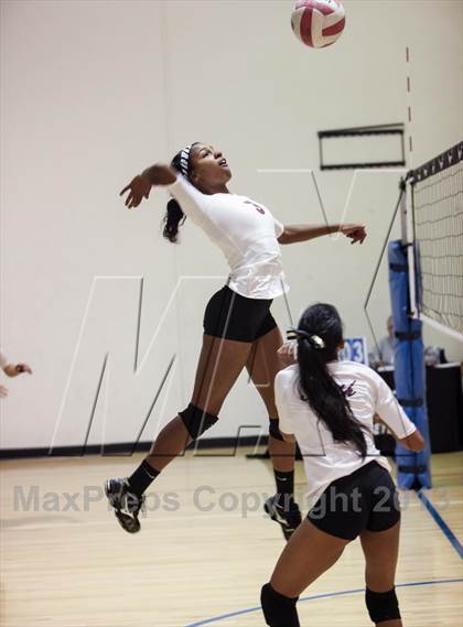 Thumbnail 1 in Faith Lutheran vs. Red Rock (Nike Tournament of Champions) photogallery.
