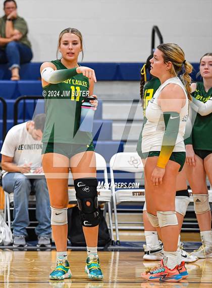 Thumbnail 3 in Caldwell vs Lexington photogallery.