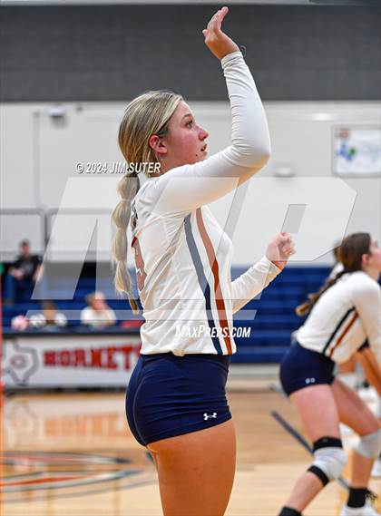 Thumbnail 3 in Caldwell vs Lexington photogallery.