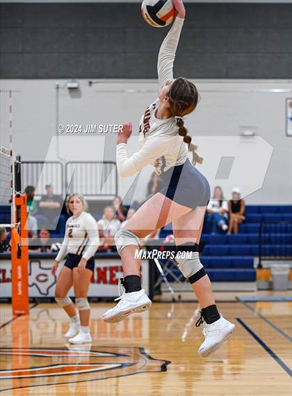 Thumbnail 3 in Caldwell vs Lexington photogallery.