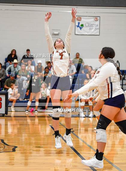 Thumbnail 3 in Caldwell vs Lexington photogallery.