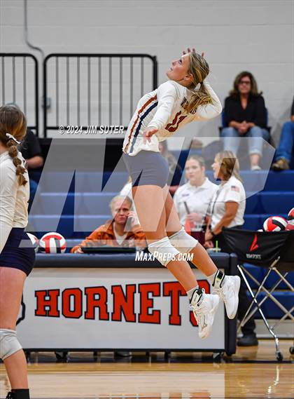 Thumbnail 3 in Caldwell vs Lexington photogallery.