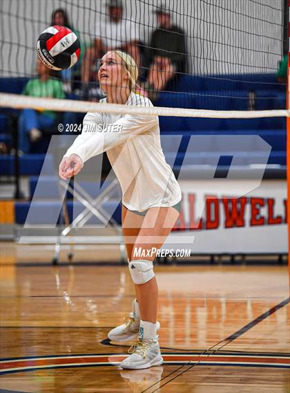 Thumbnail 3 in Caldwell vs Lexington photogallery.