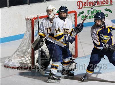 Thumbnail 2 in Webster-Thomas vs Thousand Islands (NYSPHSAA D2 Final) photogallery.