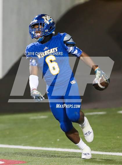 Thumbnail 3 in North Little Rock vs. Fayetteville (AAA 7A Final) photogallery.