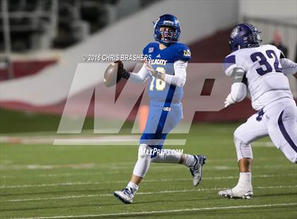 Thumbnail 1 in North Little Rock vs. Fayetteville (AAA 7A Final) photogallery.