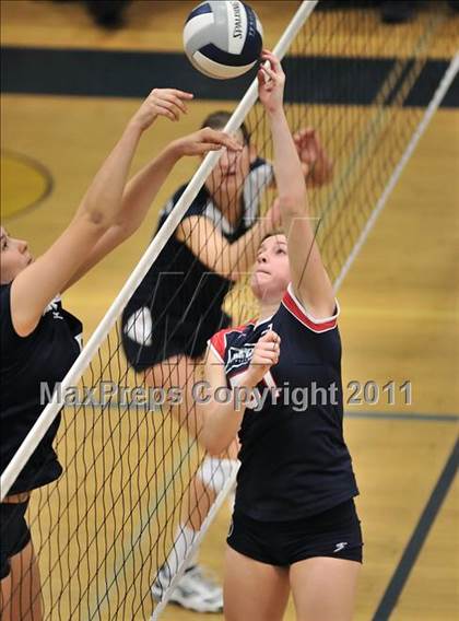 Thumbnail 1 in Corona del Mar vs. Marymount (CIF SS D1A Final) photogallery.