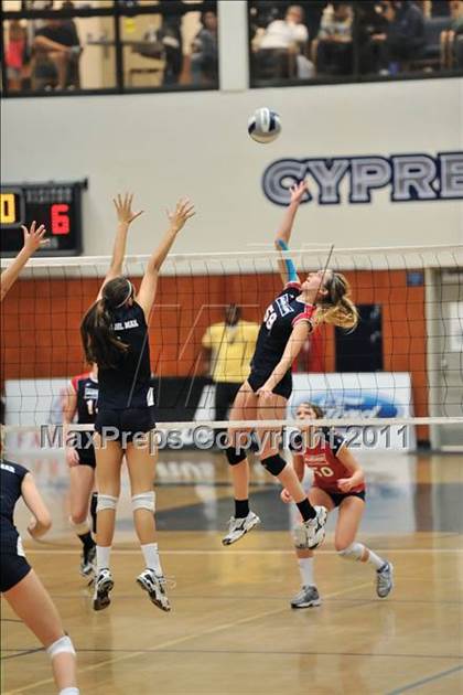 Thumbnail 1 in Corona del Mar vs. Marymount (CIF SS D1A Final) photogallery.