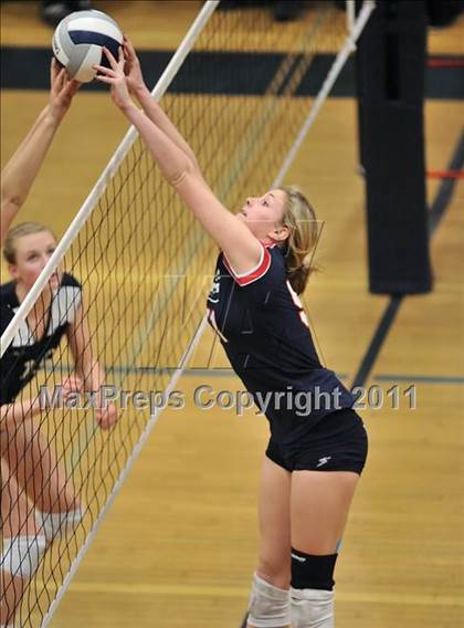 Thumbnail 1 in Corona del Mar vs. Marymount (CIF SS D1A Final) photogallery.