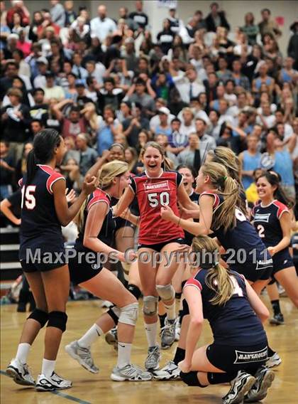 Thumbnail 1 in Corona del Mar vs. Marymount (CIF SS D1A Final) photogallery.