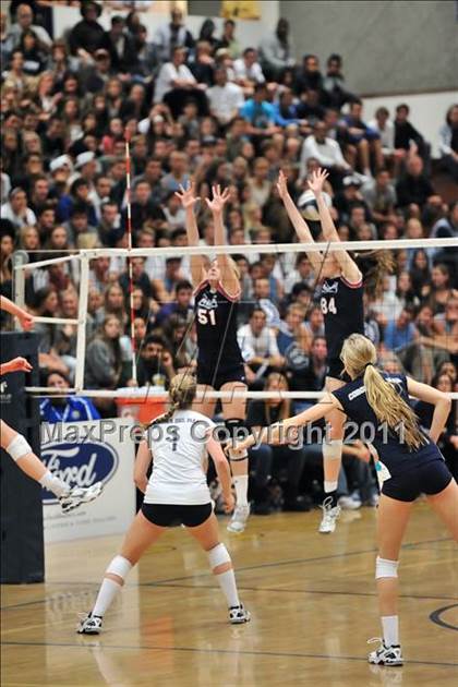 Thumbnail 2 in Corona del Mar vs. Marymount (CIF SS D1A Final) photogallery.