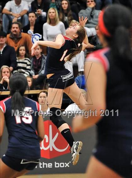 Thumbnail 3 in Corona del Mar vs. Marymount (CIF SS D1A Final) photogallery.