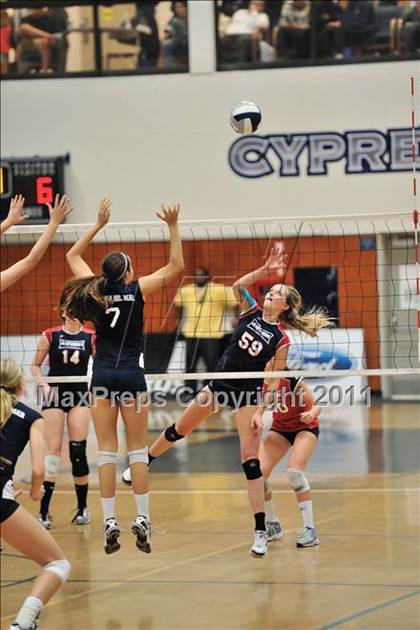 Thumbnail 3 in Corona del Mar vs. Marymount (CIF SS D1A Final) photogallery.