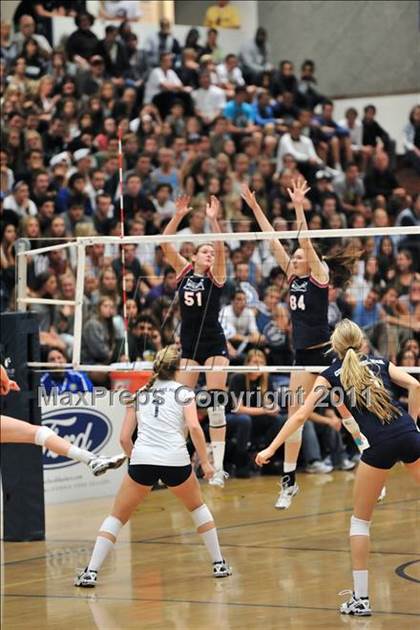 Thumbnail 3 in Corona del Mar vs. Marymount (CIF SS D1A Final) photogallery.