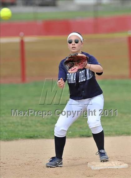 Thumbnail 2 in Corona del Mar vs. Calabasas (Whittier Tournament) photogallery.