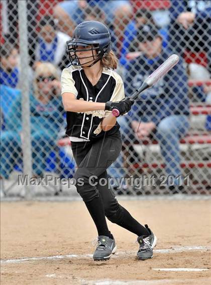 Thumbnail 2 in Corona del Mar vs. Calabasas (Whittier Tournament) photogallery.