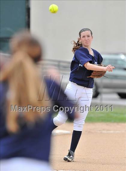 Thumbnail 3 in Corona del Mar vs. Calabasas (Whittier Tournament) photogallery.