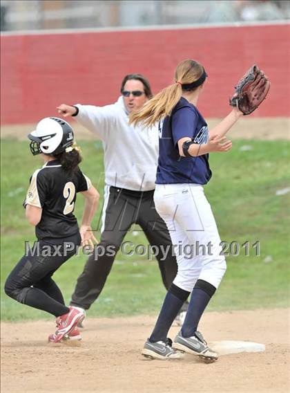 Thumbnail 2 in Corona del Mar vs. Calabasas (Whittier Tournament) photogallery.
