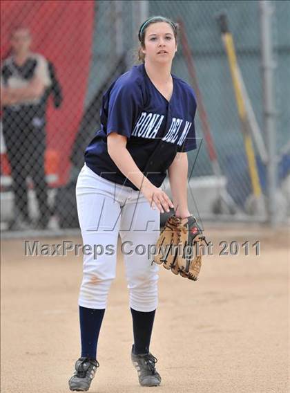 Thumbnail 3 in Corona del Mar vs. Calabasas (Whittier Tournament) photogallery.