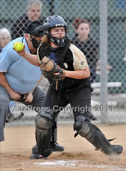 Thumbnail 2 in Corona del Mar vs. Calabasas (Whittier Tournament) photogallery.