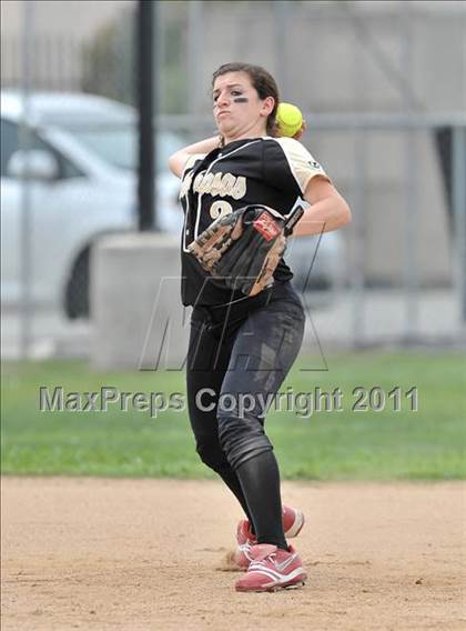 Thumbnail 2 in Corona del Mar vs. Calabasas (Whittier Tournament) photogallery.