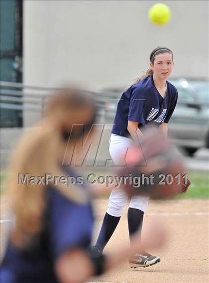 Thumbnail 2 in Corona del Mar vs. Calabasas (Whittier Tournament) photogallery.