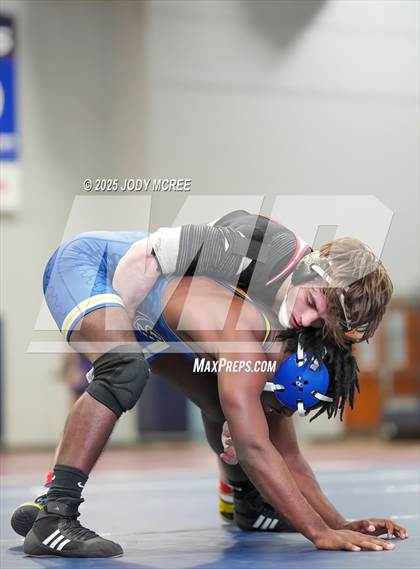 Thumbnail 2 in Lewisburg vs Olive Branch photogallery.