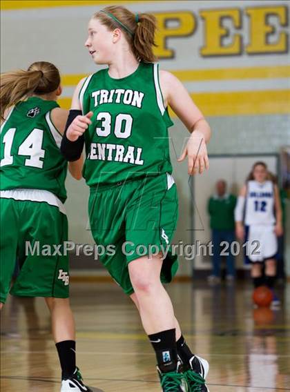 Thumbnail 2 in Centerville vs. Triton Central photogallery.