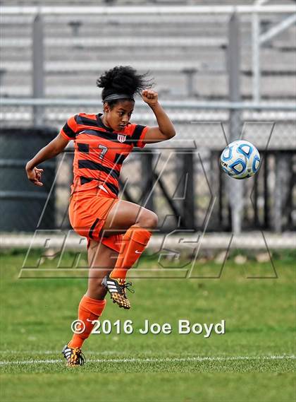Thumbnail 2 in Hoover vs. McGill-Toolen (Southern Invitational Shootout 2016) photogallery.