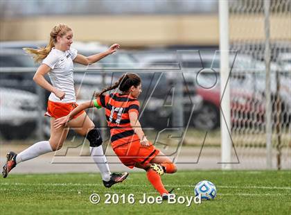Thumbnail 1 in Hoover vs. McGill-Toolen (Southern Invitational Shootout 2016) photogallery.