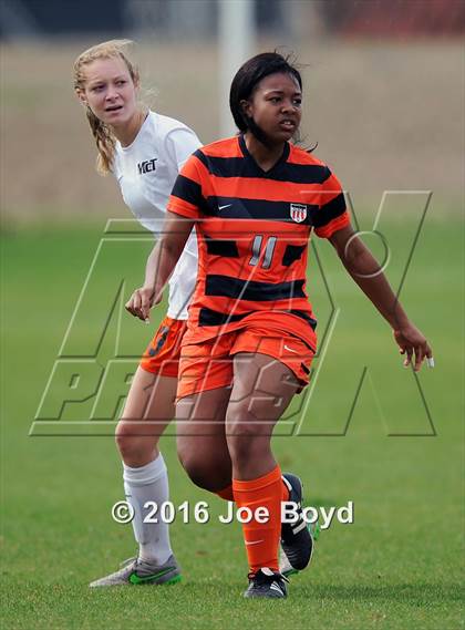 Thumbnail 3 in Hoover vs. McGill-Toolen (Southern Invitational Shootout 2016) photogallery.