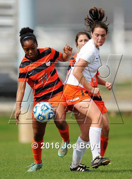Thumbnail 1 in Hoover vs. McGill-Toolen (Southern Invitational Shootout 2016) photogallery.