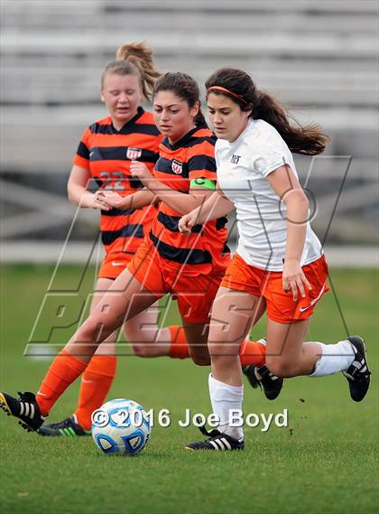 Thumbnail 1 in Hoover vs. McGill-Toolen (Southern Invitational Shootout 2016) photogallery.
