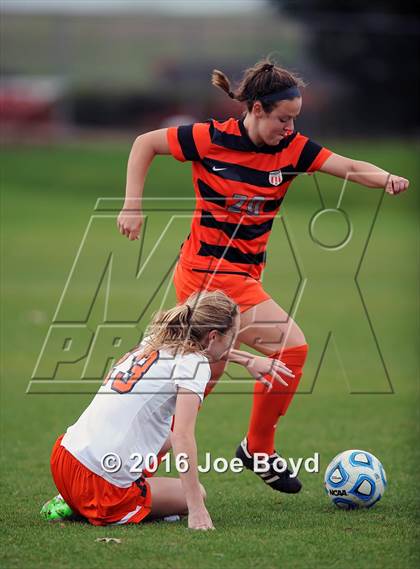 Thumbnail 2 in Hoover vs. McGill-Toolen (Southern Invitational Shootout 2016) photogallery.