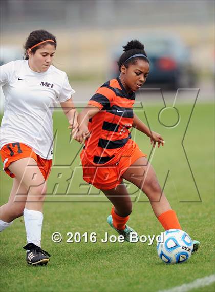Thumbnail 3 in Hoover vs. McGill-Toolen (Southern Invitational Shootout 2016) photogallery.