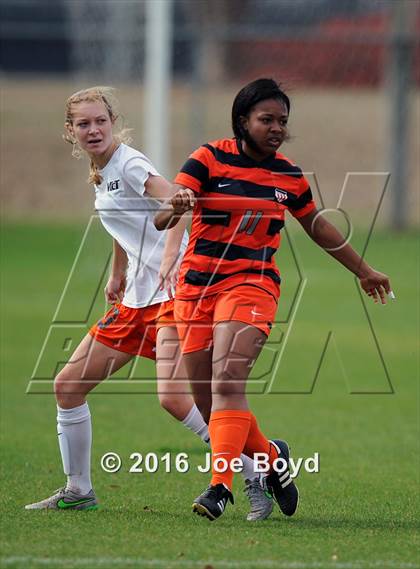 Thumbnail 2 in Hoover vs. McGill-Toolen (Southern Invitational Shootout 2016) photogallery.