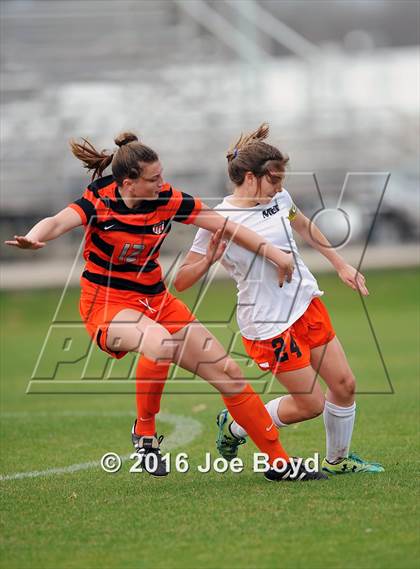 Thumbnail 2 in Hoover vs. McGill-Toolen (Southern Invitational Shootout 2016) photogallery.