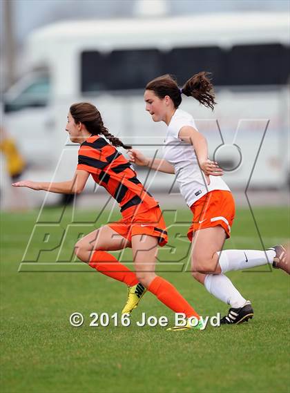 Thumbnail 1 in Hoover vs. McGill-Toolen (Southern Invitational Shootout 2016) photogallery.