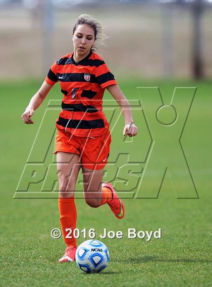 Thumbnail 2 in Hoover vs. McGill-Toolen (Southern Invitational Shootout 2016) photogallery.